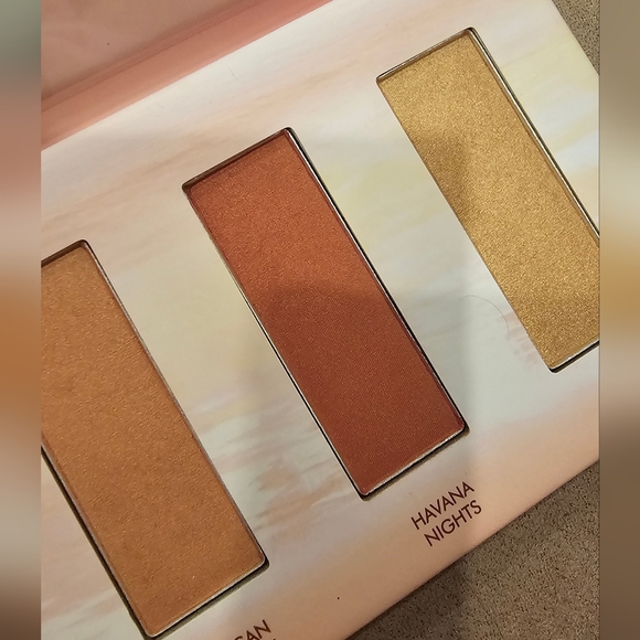 Wander Makeup blush and highlighter pallet - Picture 2 of 3
